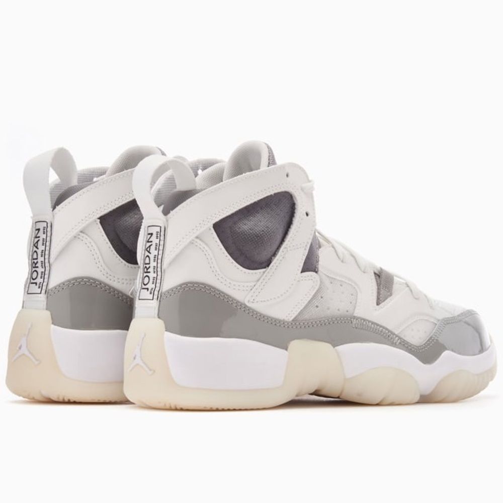 Jordan Jumpman Two Trey Womens Basketball Shoes Grey White DR9631-002 • size 8.5